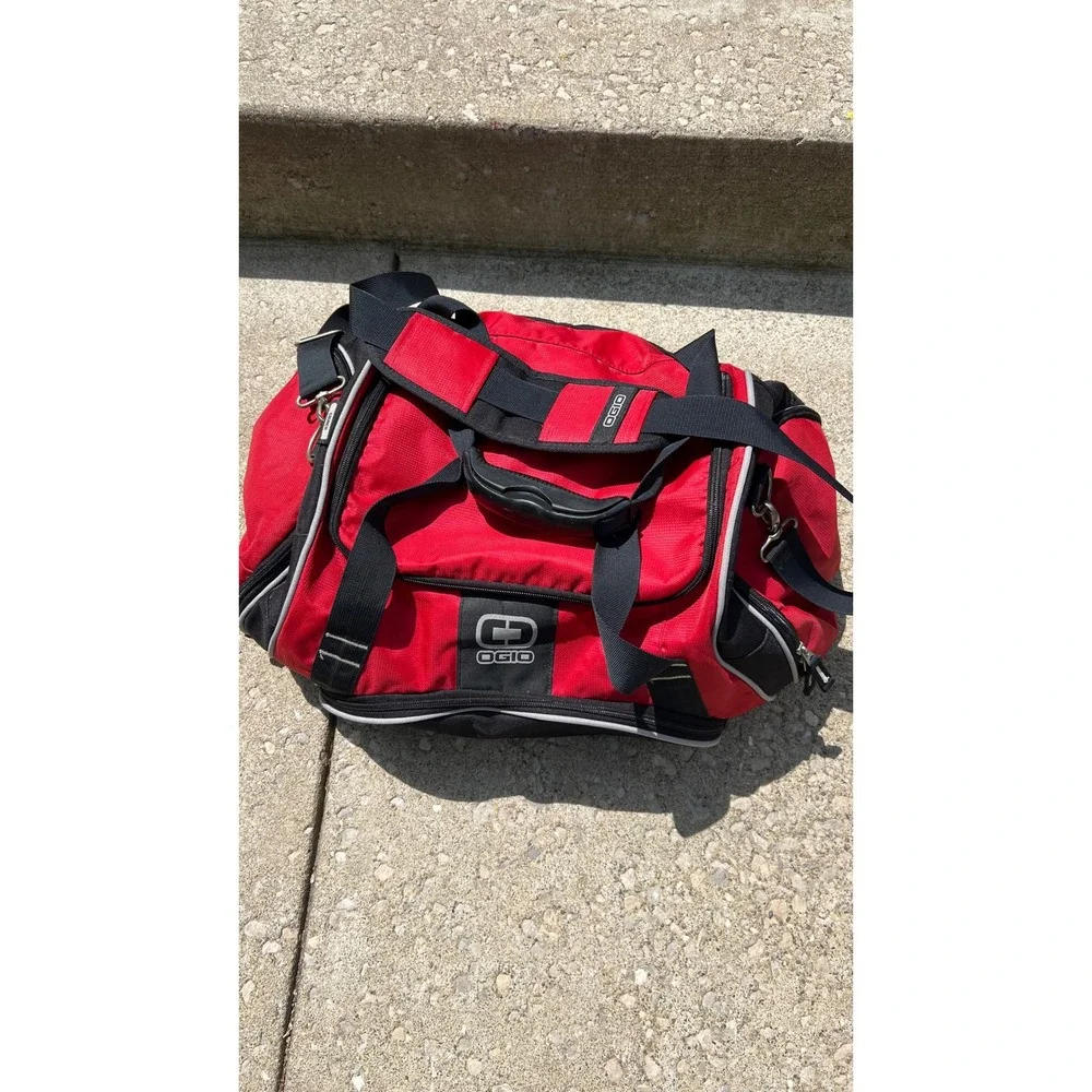 OGIO Crunch Duffel Bag Red Black Gym Sports Travel Bag Shoe Compartment zip 23